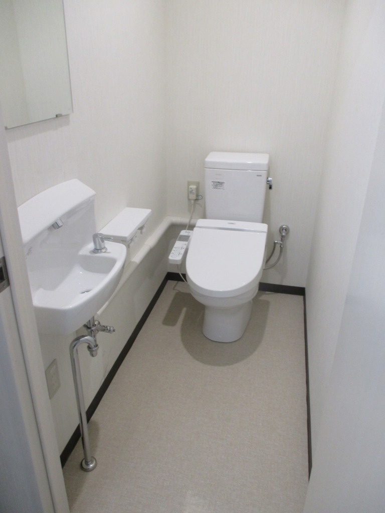 トイレ工事（旧倉庫をスタッフトイレに変更）