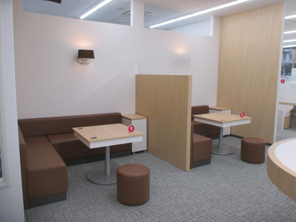 フロア接客コーナー・待合コーナー